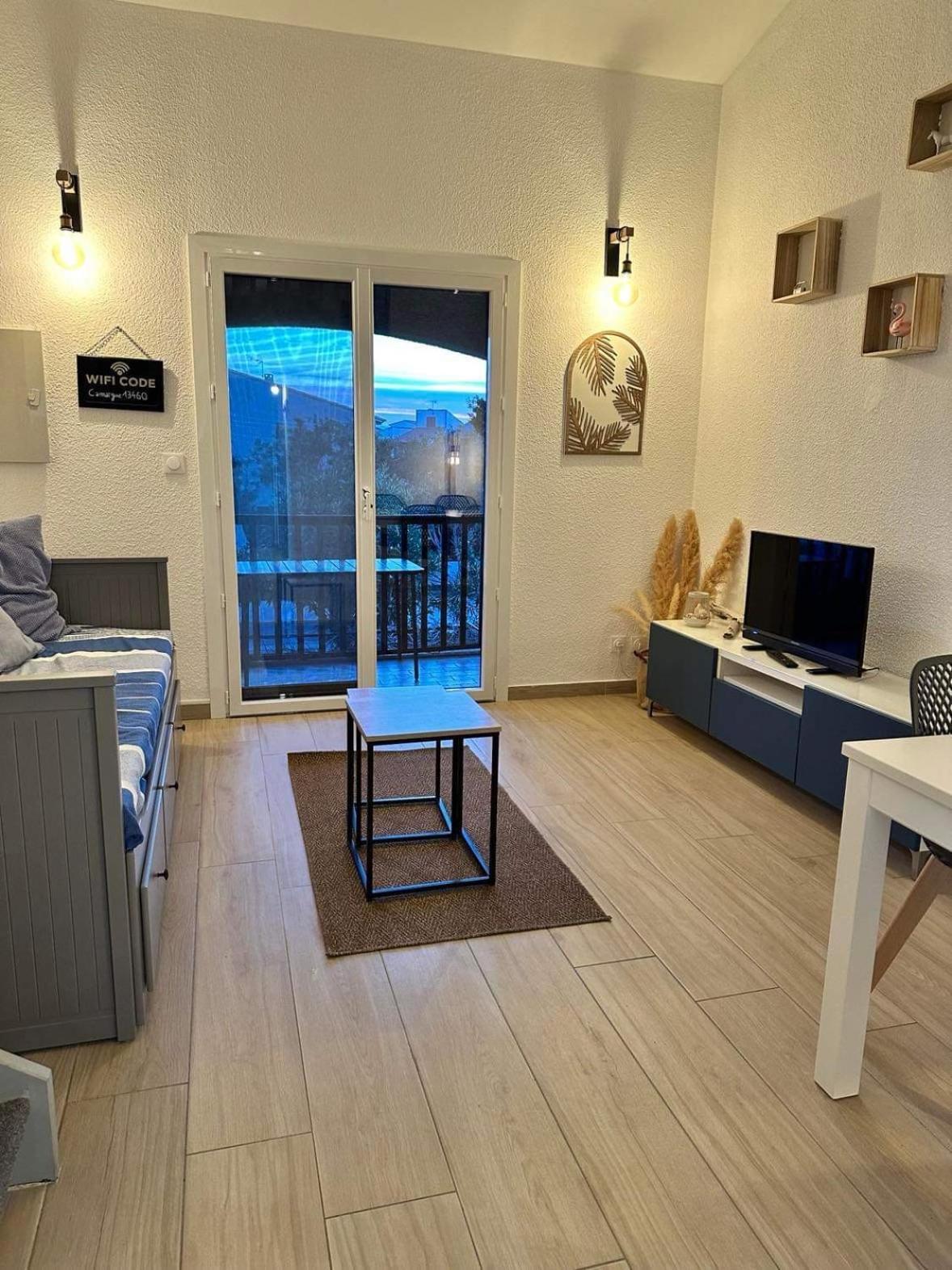Appartement Duplex 4Pers Climatise - Locations Vld Camargue Saintes-Maries-de-la-Mer Buitenkant foto